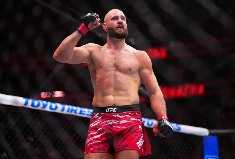 Jiri Prochazka ăn mừng chiến thắng tại UFC 320