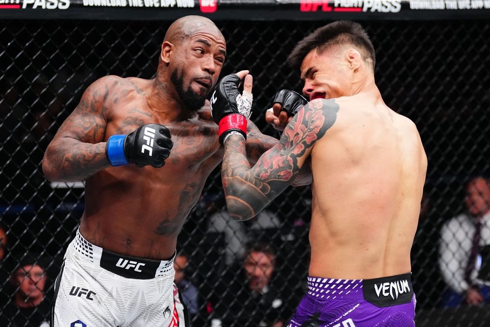 King Green đấm Daniel Zellhuber trong trận đấu tại UFC Mexico