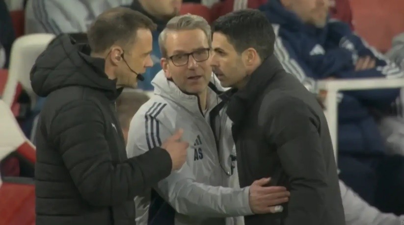 Quyết định của trọng tài khiến Arteta nổi giận.