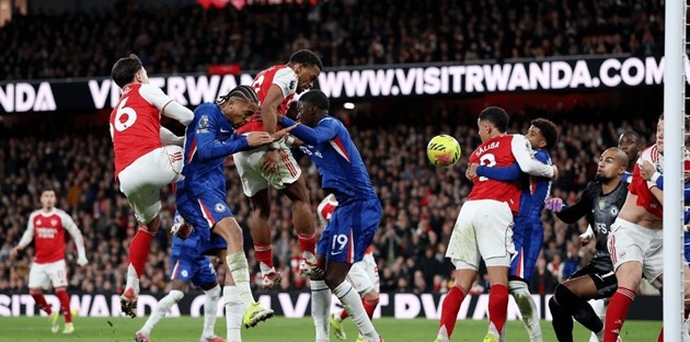 Arsenal đánh bại Chelsea nhờ những quả phạt góc.