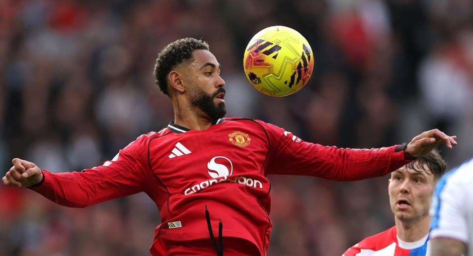 Cunha khiến hàng thủ Palace gặp nhiều khó khăn.