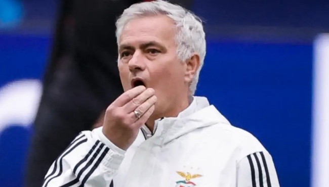 Mourinho chỉ trích công tác trọng tài.