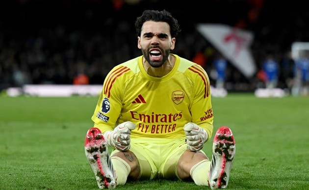 Raya có những pha cứu thua xuất sắc trước Chelsea.