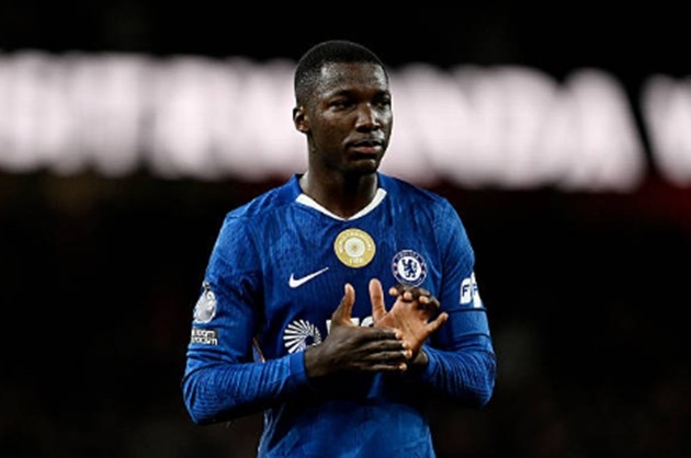 Tiền vệ trung tâm: Moises Caicedo – 6.3 điểm Caicedo đã hoạt động hết công suất ở khu trung tuyến để 