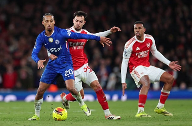 Tiền đạo: Joao Pedro – 6.3 điểm Pedro là người chơi nỗ lực nhất trên hàng công. Anh có nhiều pha tì đè và làm tường tốt để kéo bóng lên phía trên. Tiền đạo này cũng có một cơ hội đánh đầu nguy hiểm đầu hiệp hai nhưng bị David Raya cản phá xuất sắc. Tuy nhiên, sự cô độc trên hàng công khiến anh không thể duy trì áp lực thường xuyên lên khung thành Arsenal.