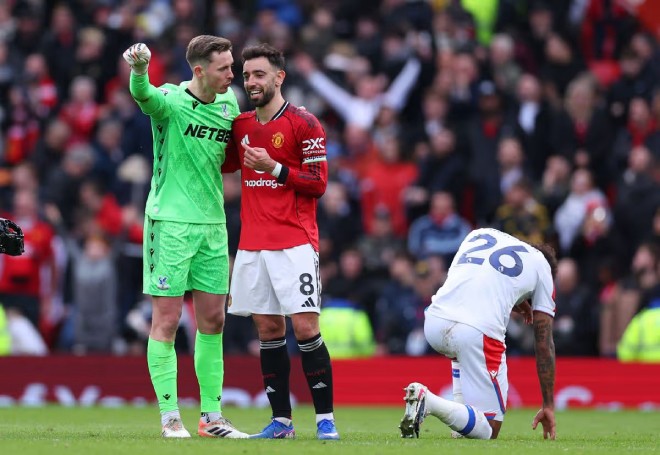 Bruno tiết lộ ý định bắt bài bất thành của Dean Henderson.