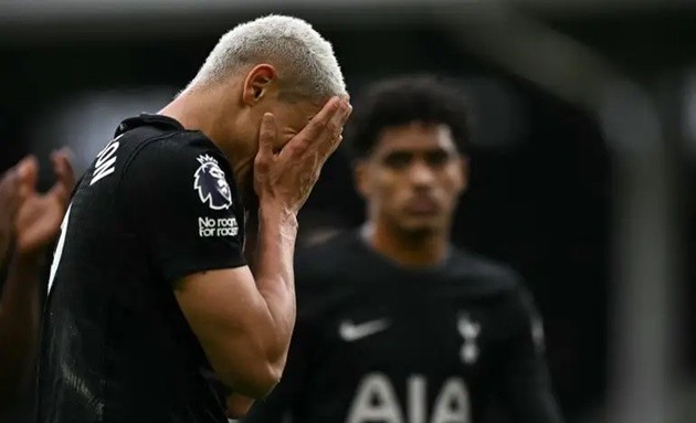 Các cầu thủ Tottenham có thể bị giảm lương.