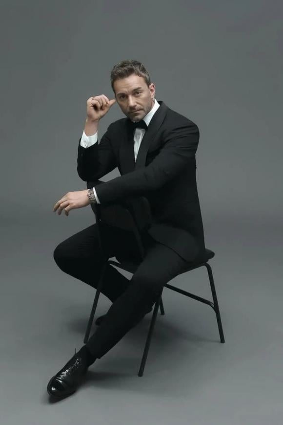 Anh từng giữ vị trí Giám đốc khu vực tại nhiều quốc gia