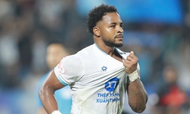 Xuân Son hạnh phúc khi ghi bàn vào lưới Ninh Bình.