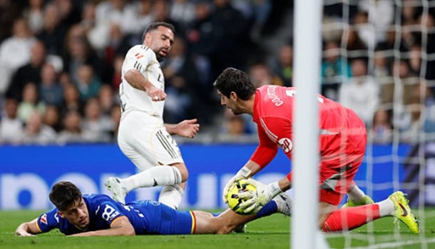 Thủ môn: Thibaut Courtois – 6.6 điểm Ngôi sao người Bỉ gần như không có cơ hội để cản phá bàn thắng duy nhất của trận đấu sau một pha dứt điểm quá hiểm hóc từ Satriano. Trong phần lớn thời gian còn lại, Courtois đóng vai trò khán giả bất đắc dĩ khi chứng kiến hàng công đội nhà hoàn toàn bất lực trong việc tìm đường vào khung thành đối phương.