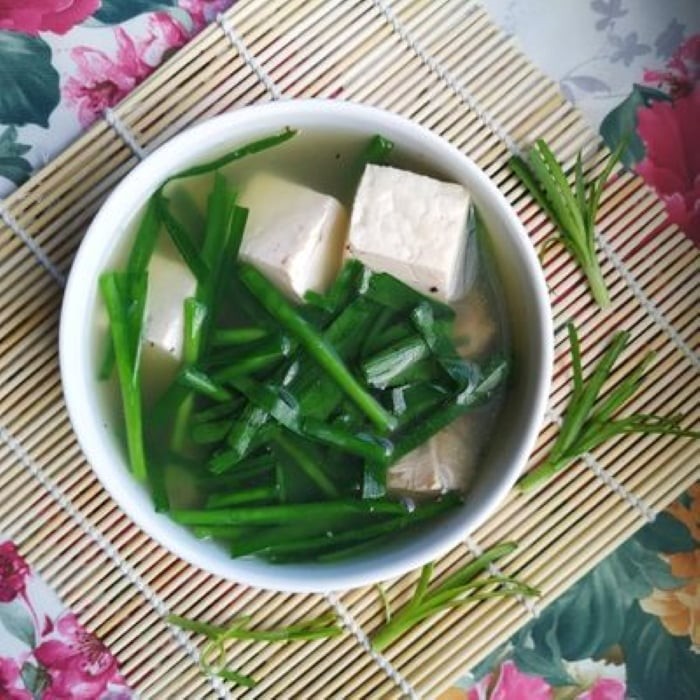 Canh đậu phụ lá hẹ