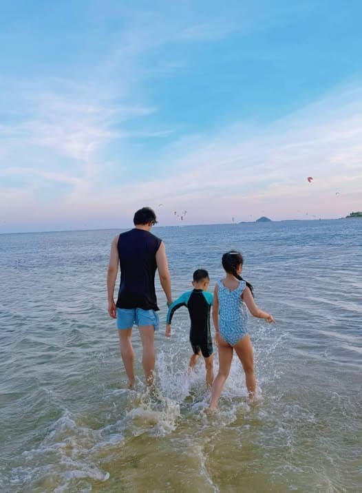  Qua hình ảnh cho thấy mối quan hệ thân thiết giữa Phạm Kiên và các nhóc tì nhà Diệp Lâm Anh.