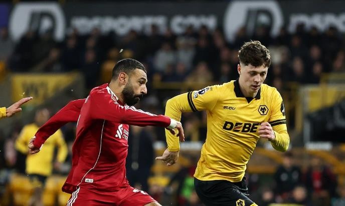 Liverpool gặp nhiều khó khăn trong hiệp 1.