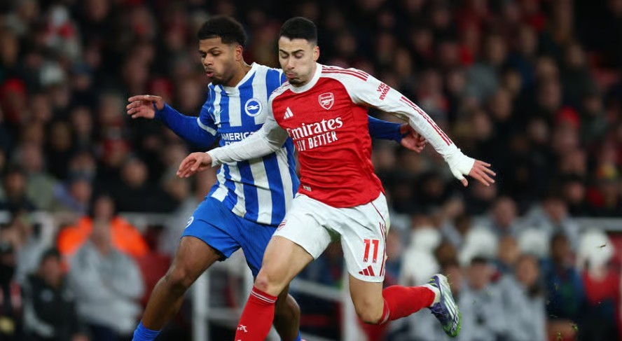 Arsenal chạm trán Brighton.