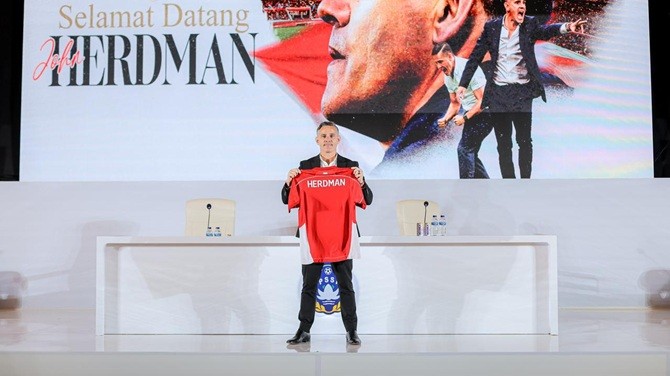  Herdman được kỳ vọng sẽ đưa Indonesia đến World Cup.
