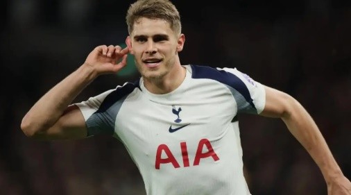 Van de Ven đang được Barca săn đón.