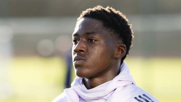 Mainoo tỏa sáng dưới thời Carrick, nhưng nỗi lo rời Old Trafford vẫn hiện hữu.