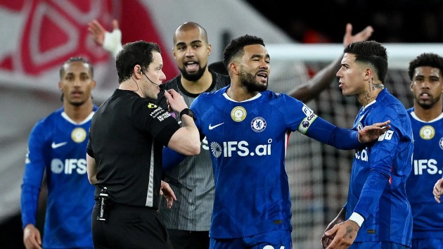 Chelsea trả giá đắt vì sự thiếu kỷ luật của những cái đầu nóng.