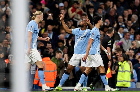 Semenyo mở điểm cho The Citizens.