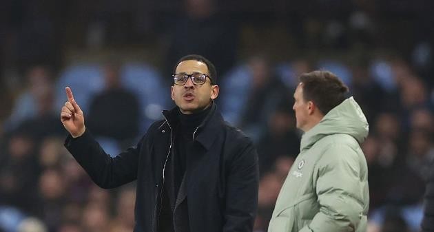 HLV Liam Rosenior muốn Chelsea duy trì sự ổn định.