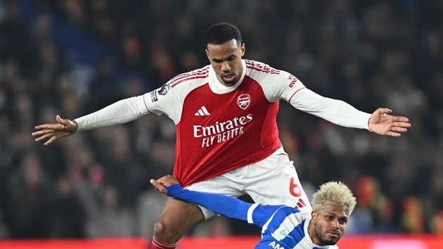 Gabriel ca ngợi Saka sau trận Brighton.