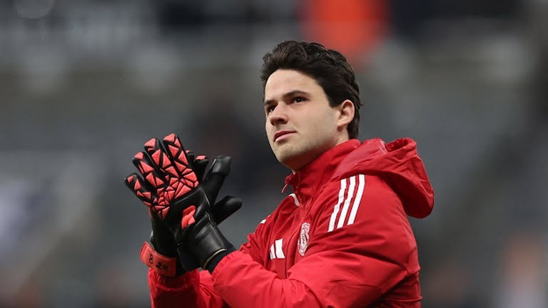 Senne Lammens – 6 điểm. Tương đối nhàn hạ và đã xử lý tốt mọi tình huống. Không thể làm gì hơn để ngăn cản trong cả hai bàn thua.