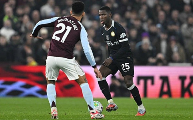 Moises Caicedo (7.1): Có đường chọc khe xé toang hàng thủ đối phương cho Cole Palmer ở đầu trận. Ngoài tình huống đó, tiền vệ người Ecuador hoàn thành tốt nhiệm vụ luân chuyển bóng và giữ nhịp độ.