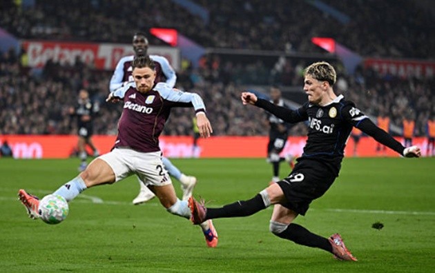 Alejandro Garnacho (7.8): Lần đầu đá chính tại giải đấu kể từ tháng 1 và chơi rất ấn tượng. Anh là mối đe dọa thường trực bên cánh và có pha xử lý đầy đồng đội khi chuyền ngang để Pedro dễ dàng hoàn tất cú hat-trick.