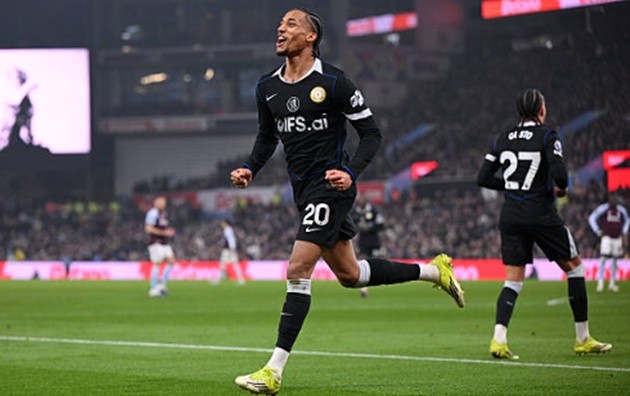 Joao Pedro (9.5): Cầu thủ xuất sắc nhất trận đấu. Dù bỏ lỡ cơ hội đánh đầu sớm, Pedro đã trở lại mạnh mẽ với một cú hat-trick đẳng cấp: một pha chạy chỗ đệm bóng, một cú lốp bóng điệu nghệ qua đầu thủ môn và một pha đệm bóng cận thành. Màn trình diễn không thể chê vào đâu được.