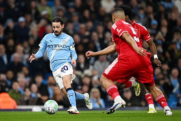 Bernardo Silva — 6.4: Trải qua một trận cầu bế tắc. Không thể tạo ra không gian chơi bóng như thường lệ và liên tục để mất bóng trước lối đá áp sát rát từ các bóng áo đỏ.