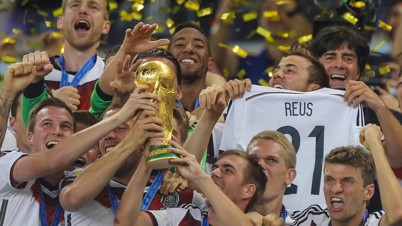 Chiếc áo Reus trong đêm vô địch.