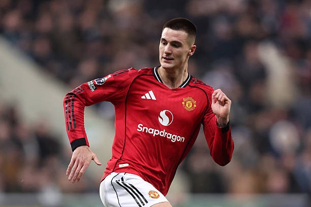 Vắng Amad Diallo, Sesko đã rơi vào tình trạng đói bóng.