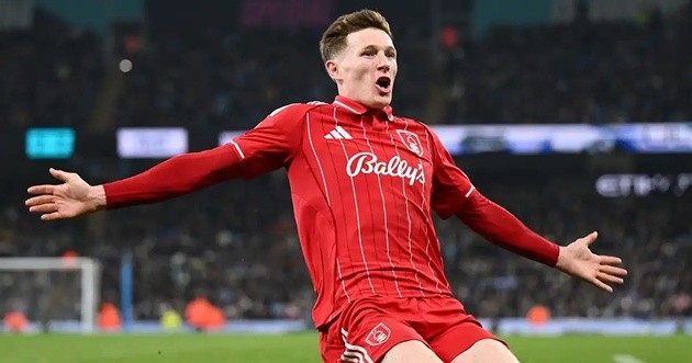 Man City thúc đẩy vụ Anderson.