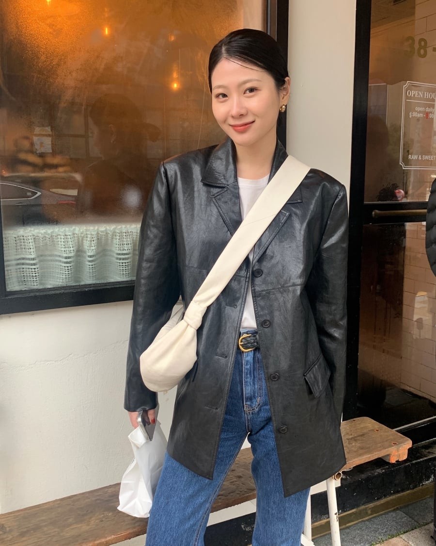 Đây là lựa chọn lý tưởng cho những dịp dạo phố hoặc gặp gỡ bạn bè mà vẫn muốn giữ hình ảnh gọn gàng