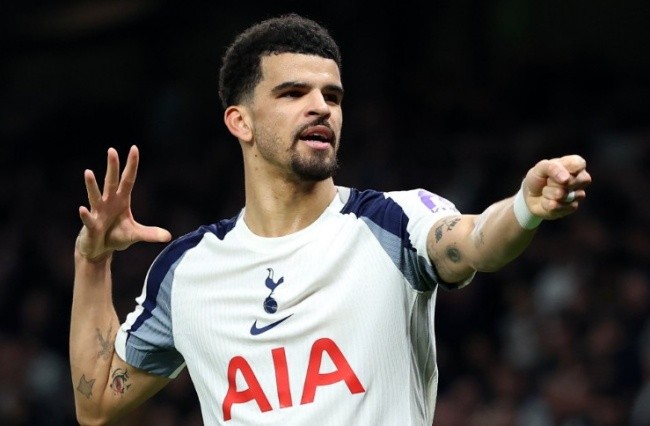 Solanke ghi bàn thắng duy nhất cho Tottenham.