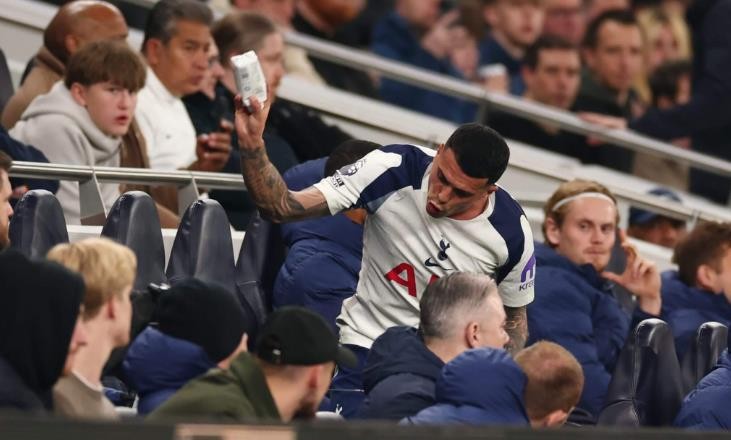 Tottenham phải đối mặt với quá nhiều vấn đề.