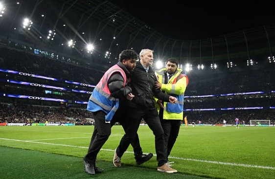 Tottenham khiến NHM phẫn nộ sau chuỗi trận bạc nhược.