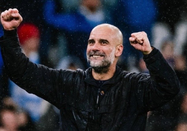 Man City cạnh tranh Arsenal ở Ngoại hạng Anh mùa này.