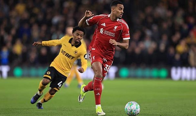 Ryan Gravenberch đang gặp khó khăn tại Liverpool.