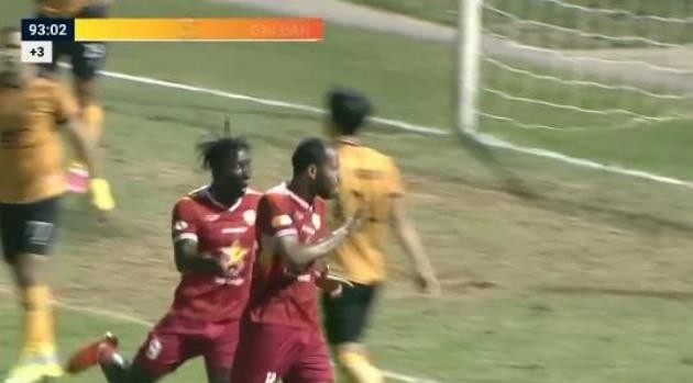 giành 3 điểm trọn vẹn nơi đất khách.