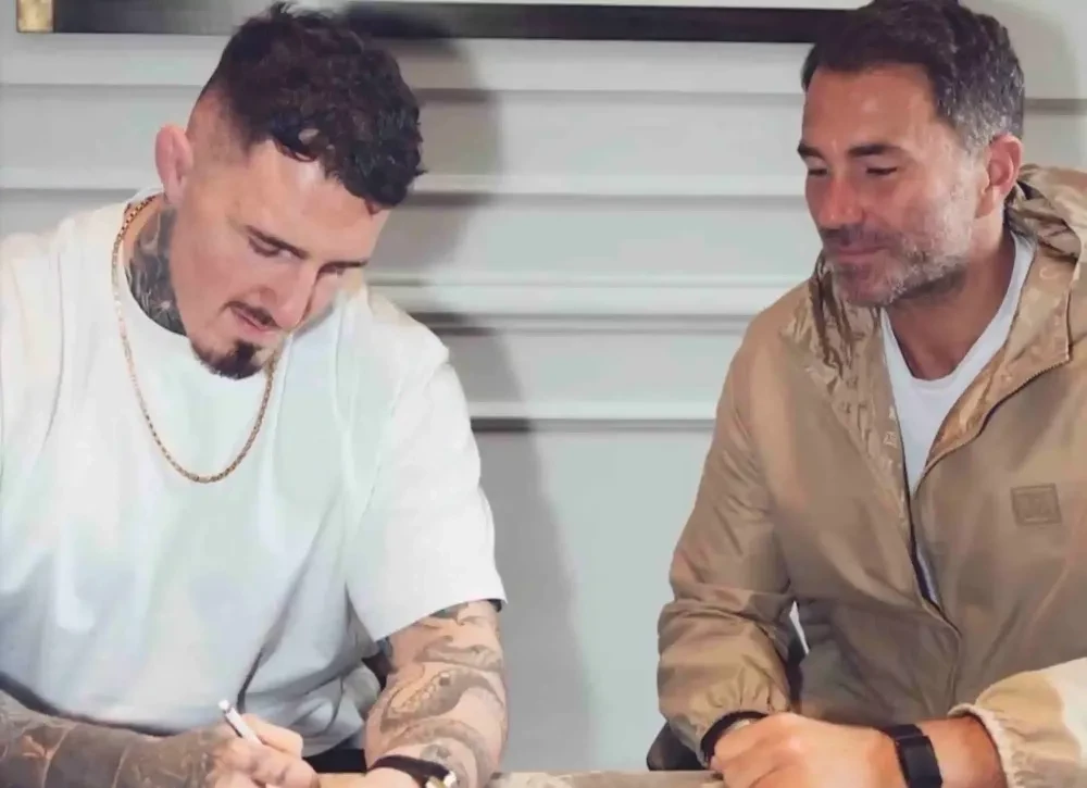 Tom Aspinall và Eddie Hearn