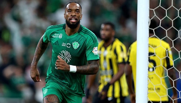 Ivan Toney nổ súng cho Al Ahli.