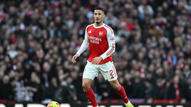 Saliba không ra sân trước Mansfield Town.