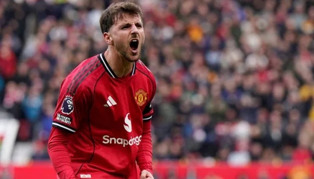 Mason Mount quyết tâm gắn bó với Man United để cạnh tranh vị trí chính thức.