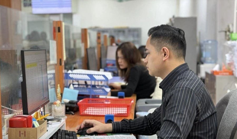 Bộ Nội vụ cho biết đang triển khai các nhiệm vụ theo các kết luận của Bộ Chính trị năm 2025, đồng thời phối hợp với các bộ, ngành nghiên cứu phương án cải cách chính sách tiền lương.

