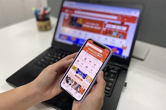 Cụ thể, với hộ và cá nhân kinh doanh nộp thuế theo phương pháp khoán từ năm 2025 trở về trước và đã được cơ quan thuế xác định mức thuế theo quy định của Luật Quản lý thuế, khi chuyển sang kê khai thuế từ ngày 1/1/2026, cơ quan thuế sẽ không dùng doanh thu khai trong năm 2026 để tính lại nghĩa vụ thuế của các năm trước.

