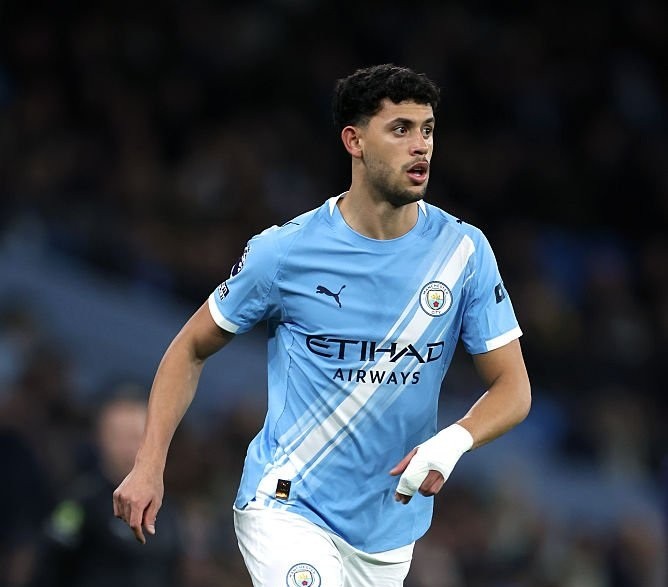 Nunes (7 điểm): Gặp khó khăn trong việc giúp Man City luân chuyển bóng lên tuyến trên từ các quả phát bóng, dù anh đã phối hợp khá tốt với Savinho bên cánh phải.