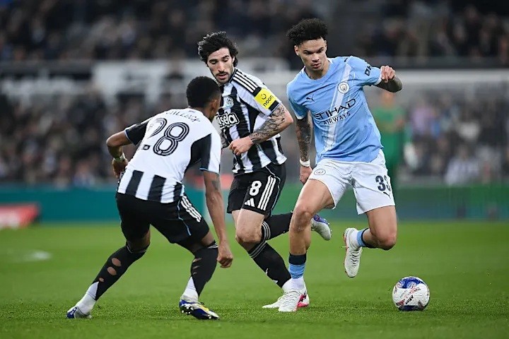 O'Reilly (7 điểm): Lập tức trở lại đội hình xuất phát sau chấn thương và tỏ ra rất thoải mái khi tranh chấp tay đôi với hàng tiền vệ Newcastle.