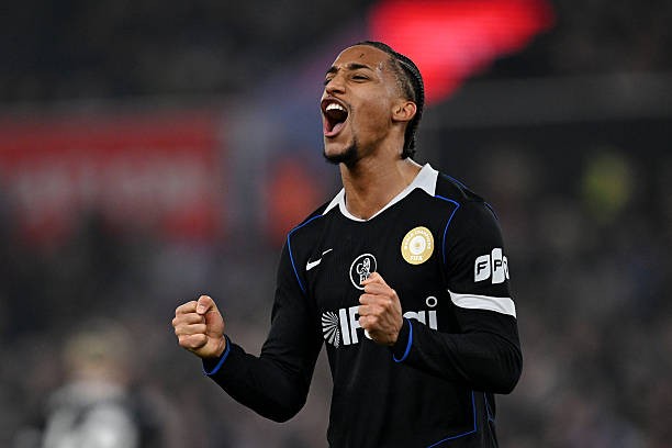 Pedro tiếp tục tỏa sáng. 