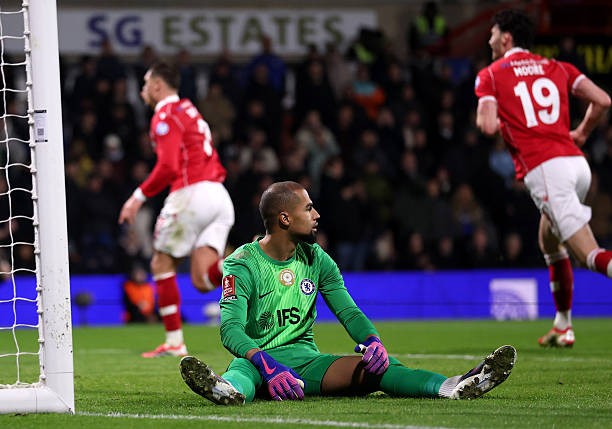 Robert Sanchez - 4 điểm: Thi đấu vô cùng rụt rè và căng cứng sau khi bị gạch tên ở trận thắng Aston Villa. Hai lần lùi sâu bắt bài lỗi khi Wrexham xuyên phá, dẫn đến bàn thua đầu tiên. Hoàn toàn không thể làm gì hơn ở bàn thua thứ hai.